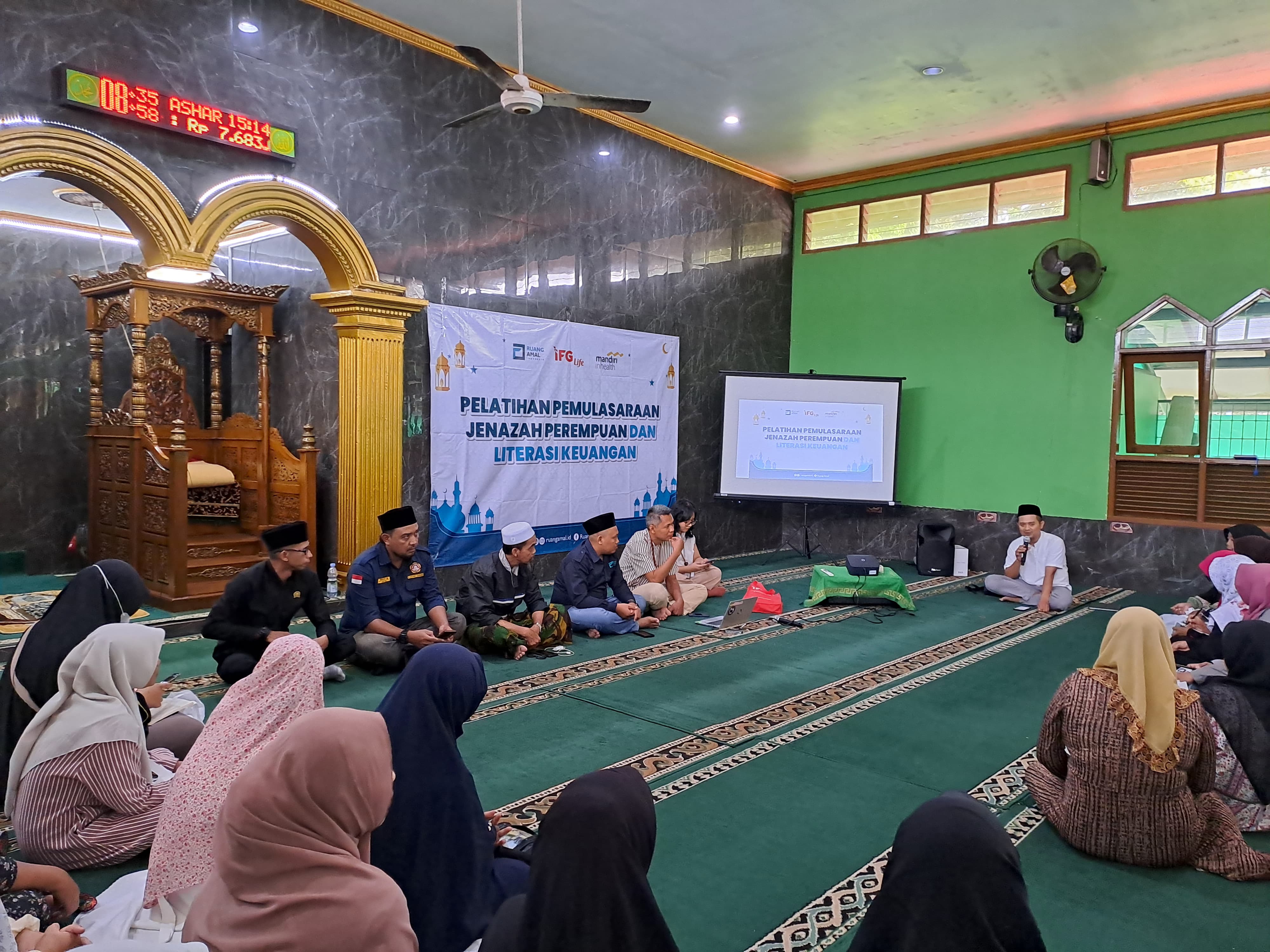 Lembaga Amil Zakat & Wakaf (Laziswaf) Daulat Umat berkolaborasi dengan Ruang Amal menggelar Pelatihan Pemulasaraan Jenazah Perempuan di Masjid Jami Darussalam, Bubulak, Kota Bogor, pada Senin (24/3/2025).